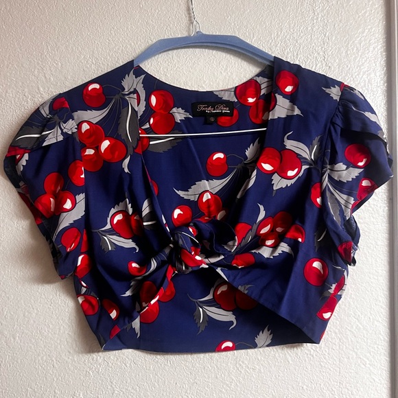 Trashy Diva 🍒 Cherry Blouse & High Waist Short🍒 Pinup Style 1940’s Vintage style - Picture 8 of 9